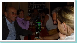 des ist der Kuschltisch, f&uuml;r Jung gebliebene, wanns drau&szlig;en finster wird .........