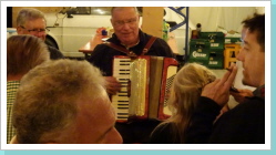 Und dann is g'sungen worden