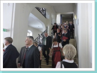 Beim Abgang aus dem Festsaal etwas " nachdenklich"